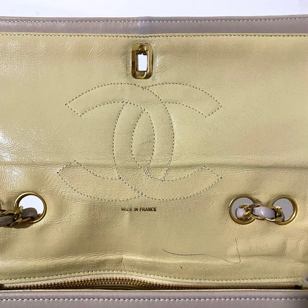 Chanel Medium Flap Bag Classic Vintage 2.55 Cream Handbag Vertical Quilted